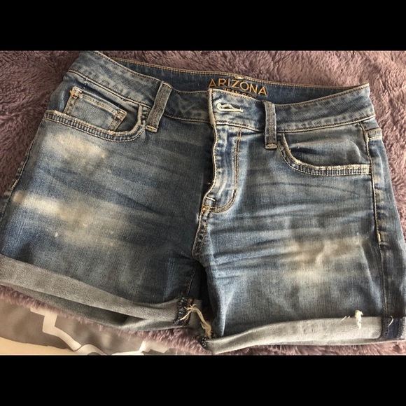🚨SOLD🚨Arizona Jean Shorts - Picture 1 of 5